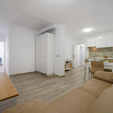 Julia's Sweet Mesa Y Lopez