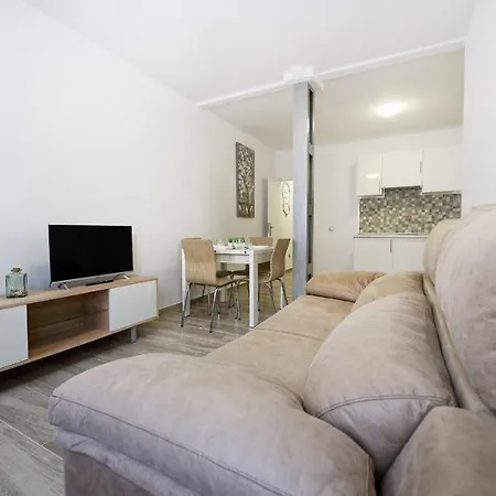 Daire Julia's Sweet Mesa Y Lopez *